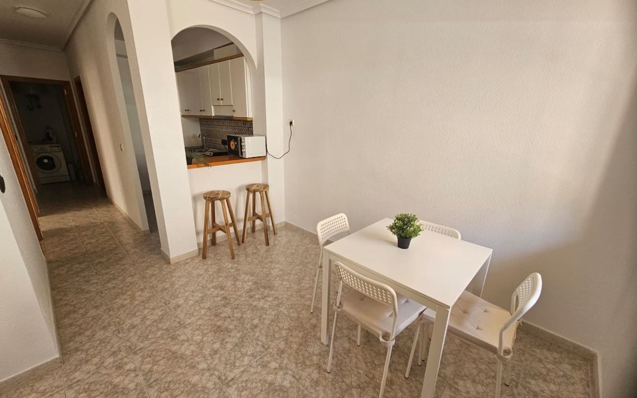 2 soveværelse Strandlejlighed til salg i Playa Flamenca med swimmingpool - € 185.000 (Ref: 9876855)