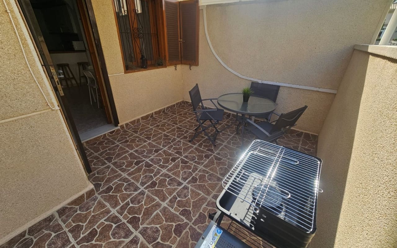 2 soveværelse Strandlejlighed til salg i Playa Flamenca med swimmingpool - € 185.000 (Ref: 9876855)