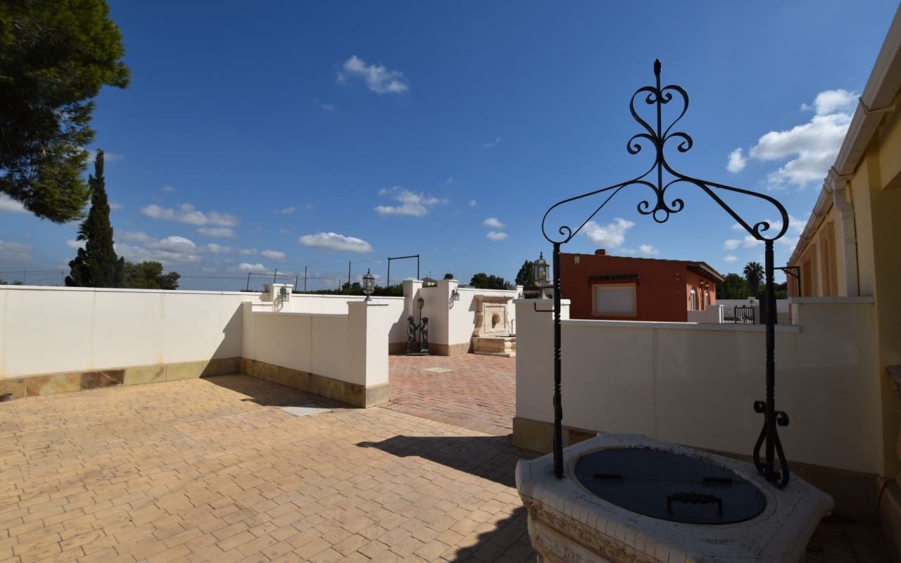 6 soverom Villa til salgs i Heredades med svømmebasseng - € 595 000 (Ref: 9876856)