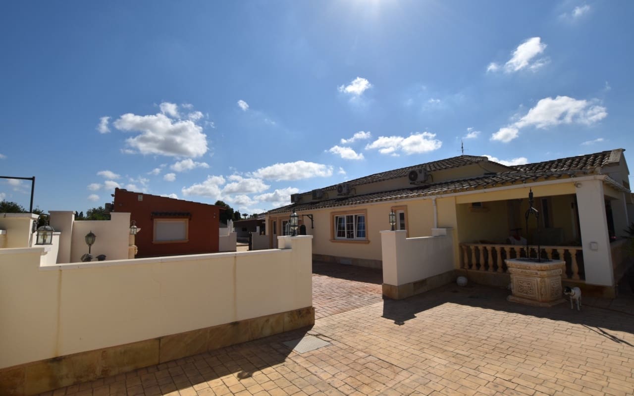 6 soverom Villa til salgs i Heredades med svømmebasseng - € 595 000 (Ref: 9876856)