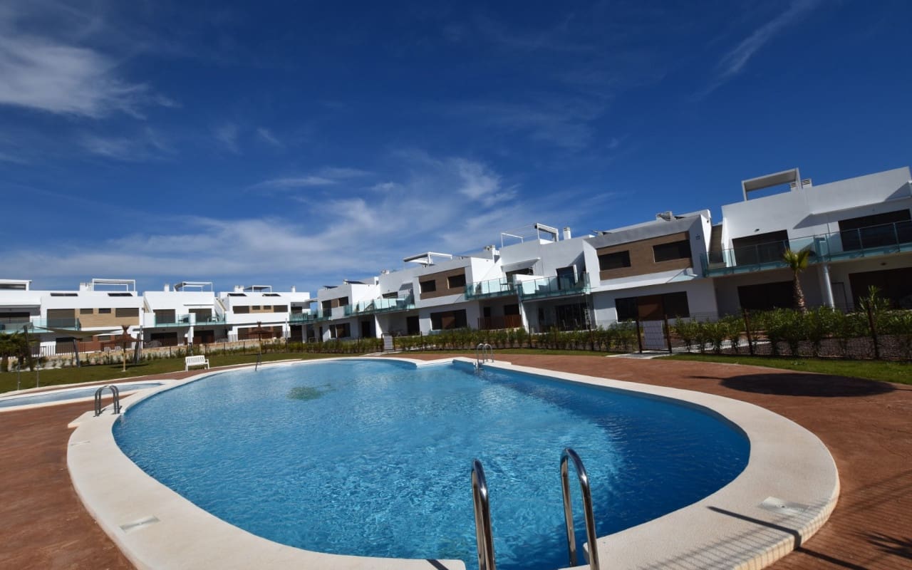 2 bedroom Penthouse for sale in Entre Naranjos with pool - € 240,000 (Ref: 9876857)