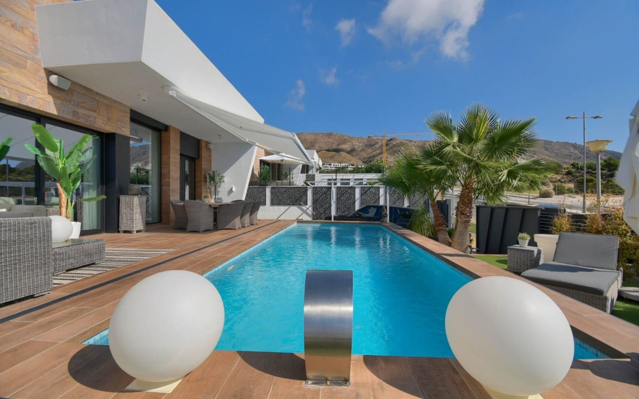 2 soveværelse Villa til salg i Finestrat med swimmingpool - € 654.000 (Ref: 9879696)