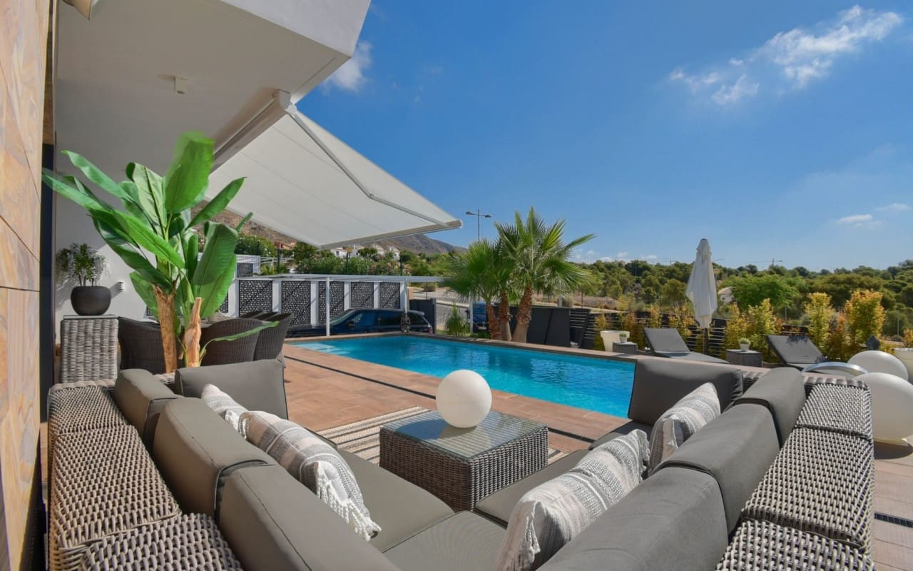 2 soveværelse Villa til salg i Finestrat med swimmingpool - € 654.000 (Ref: 9879696)