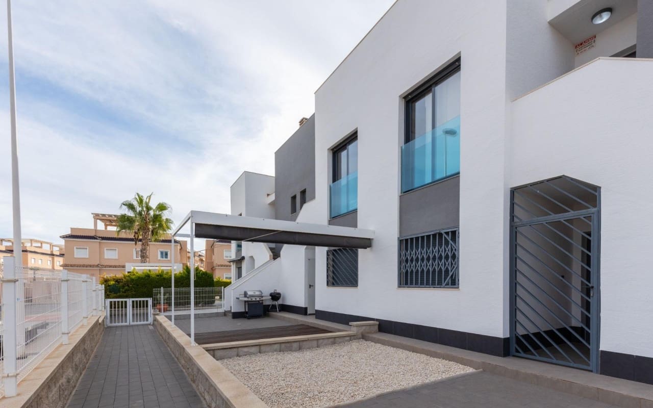 2 sypialnia Dom na sprzedaż w Los Balcones z basenem - 269 900 € (Ref: 9879697)