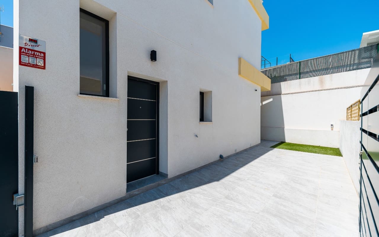 3 bedroom Villa for sale in Los Montesinos with pool - € 430,000 (Ref: 9879698)