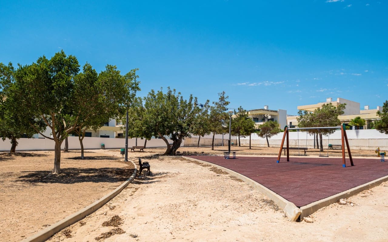 3 bedroom Villa for sale in Los Montesinos with pool - € 430,000 (Ref: 9879698)