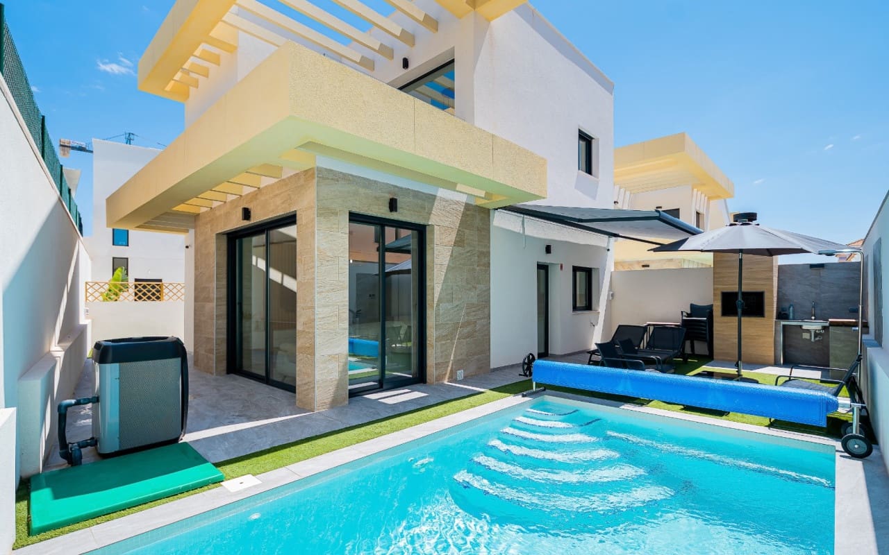 3 bedroom Villa for sale in Los Montesinos with pool - € 430,000 (Ref: 9879698)