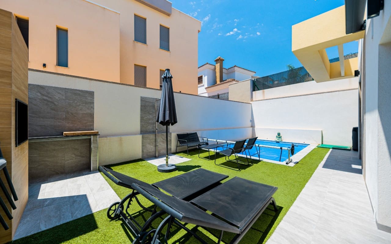 3 bedroom Villa for sale in Los Montesinos with pool - € 430,000 (Ref: 9879698)