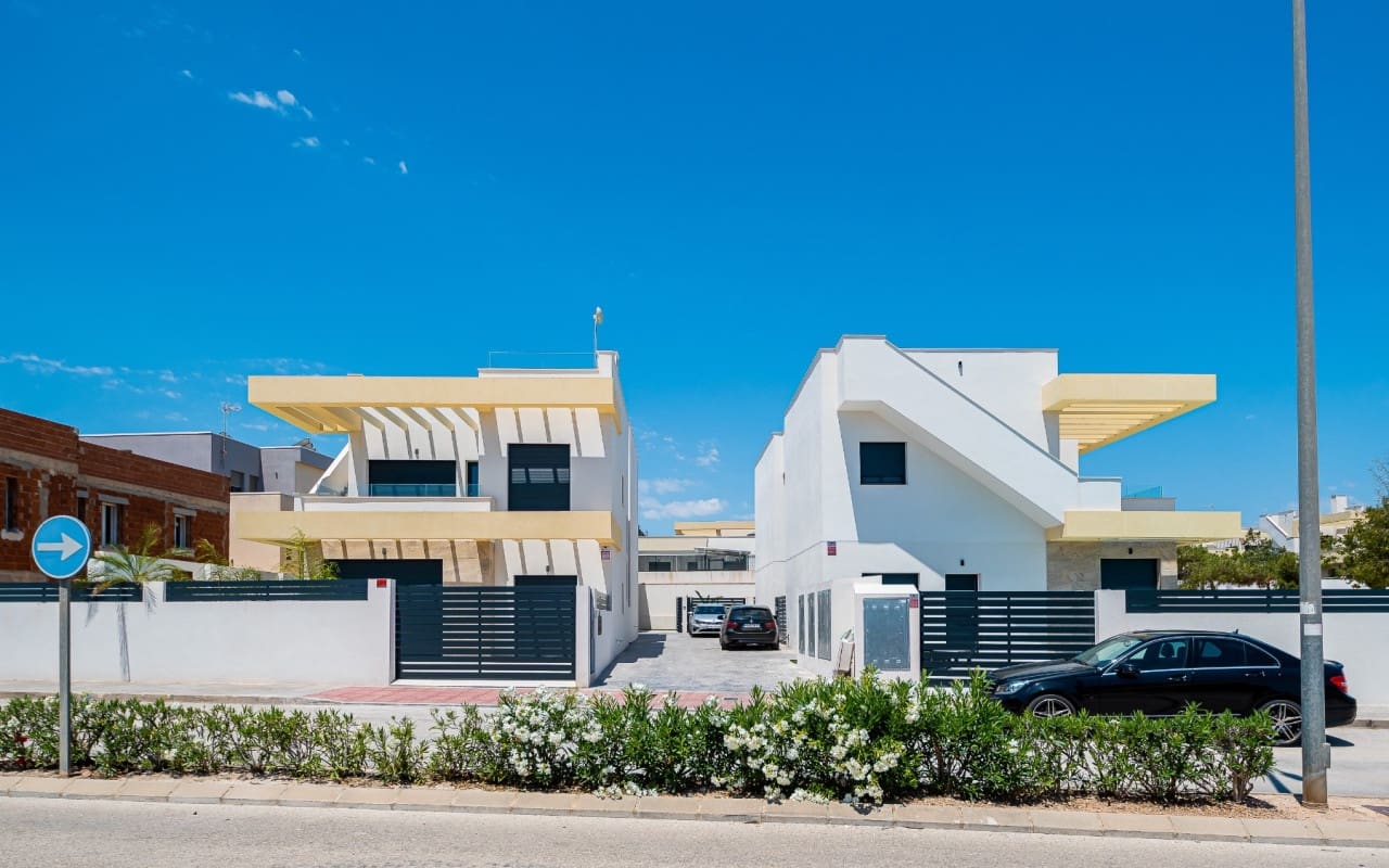 3 bedroom Villa for sale in Los Montesinos with pool - € 430,000 (Ref: 9879698)
