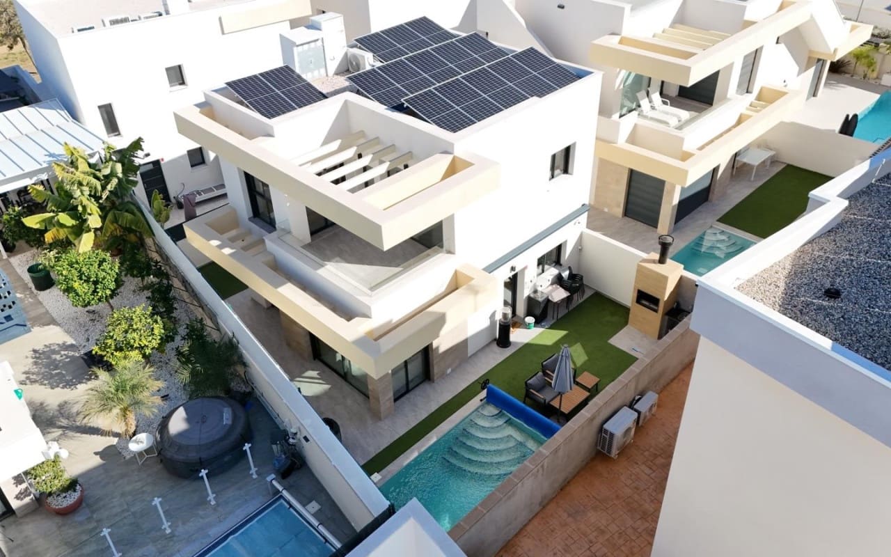 3 bedroom Villa for sale in Los Montesinos with pool - € 430,000 (Ref: 9879698)