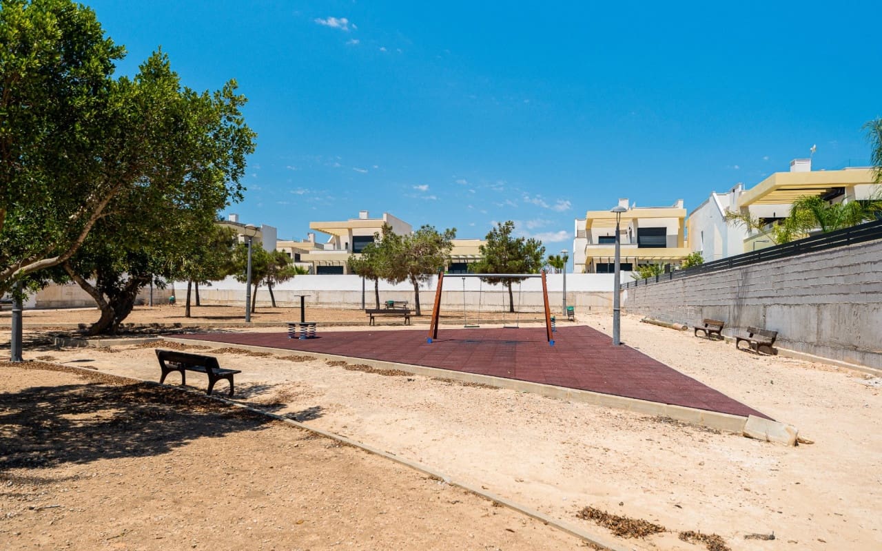 3 bedroom Villa for sale in Los Montesinos with pool - € 430,000 (Ref: 9879698)