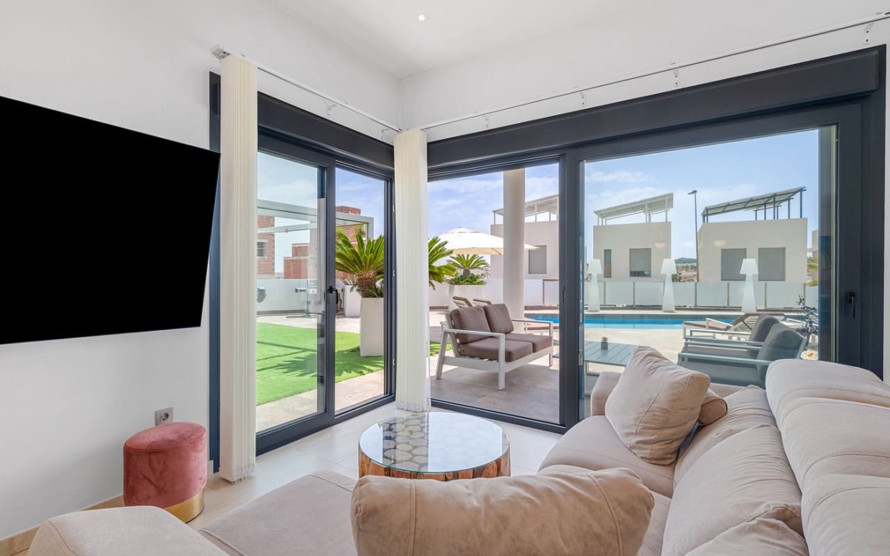 3 quarto Moradia para venda em Villamartin com piscina - 759 000 € (Ref: 9879699)