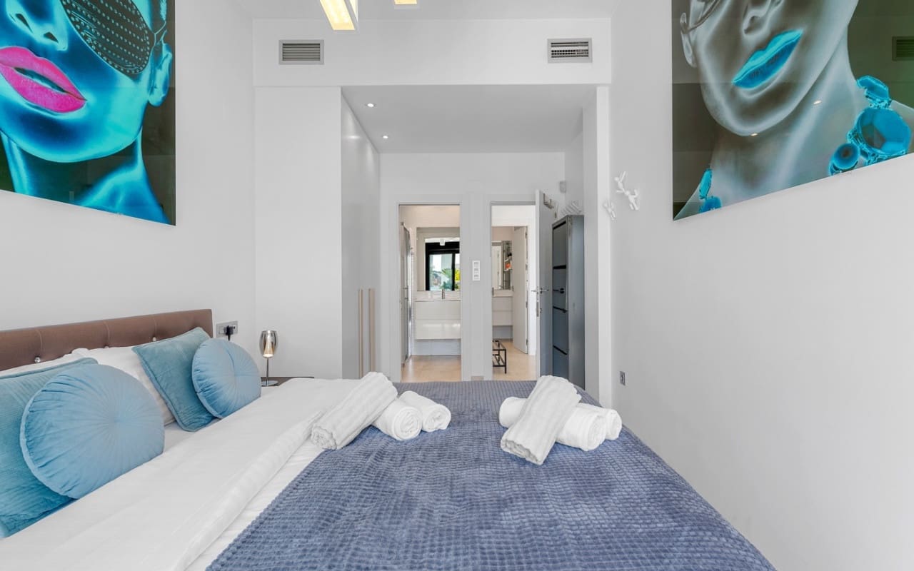 3 quarto Moradia para venda em Villamartin com piscina - 759 000 € (Ref: 9879699)