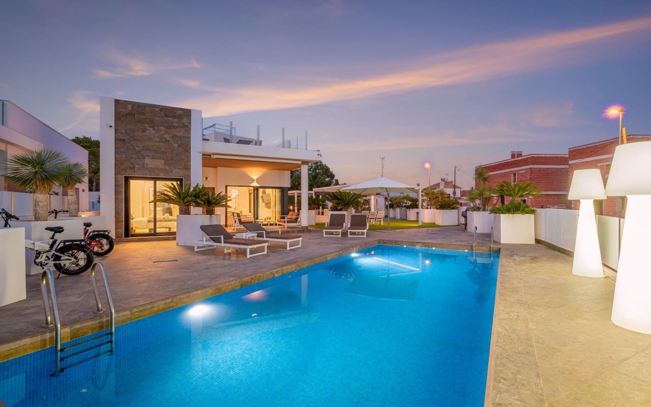 3 quarto Moradia para venda em Villamartin com piscina - 759 000 € (Ref: 9879699)