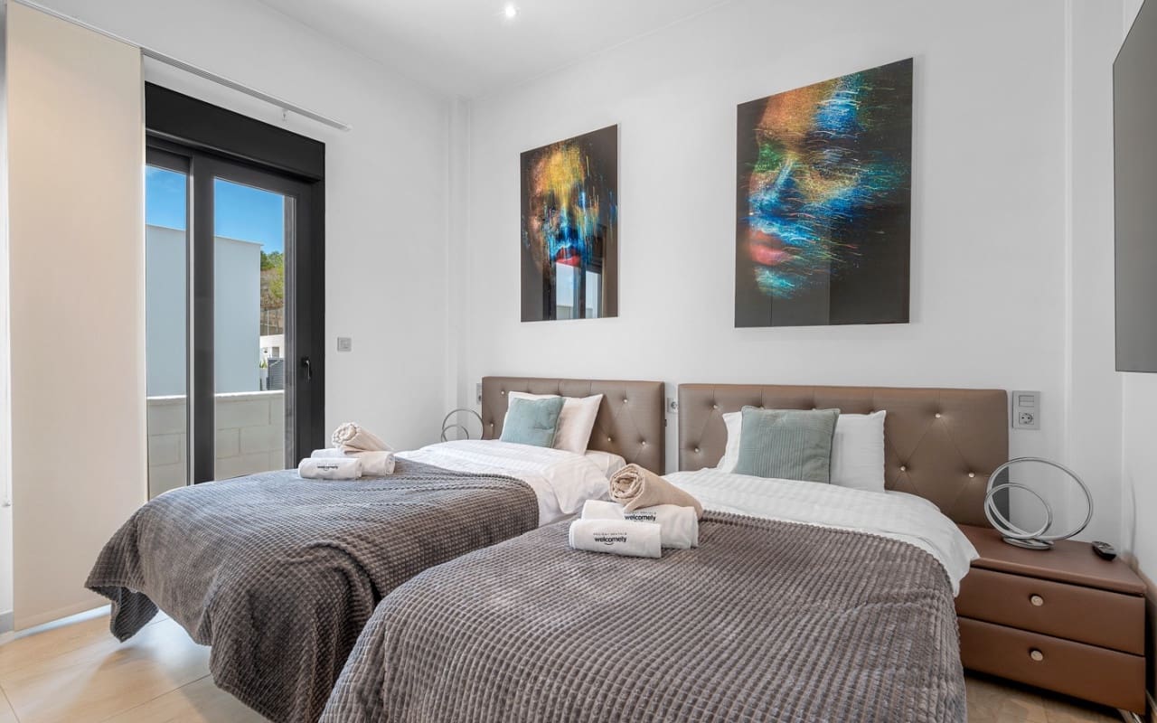 3 quarto Moradia para venda em Villamartin com piscina - 759 000 € (Ref: 9879699)