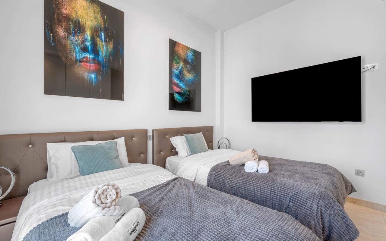 3 quarto Moradia para venda em Villamartin com piscina - 759 000 € (Ref: 9879699)