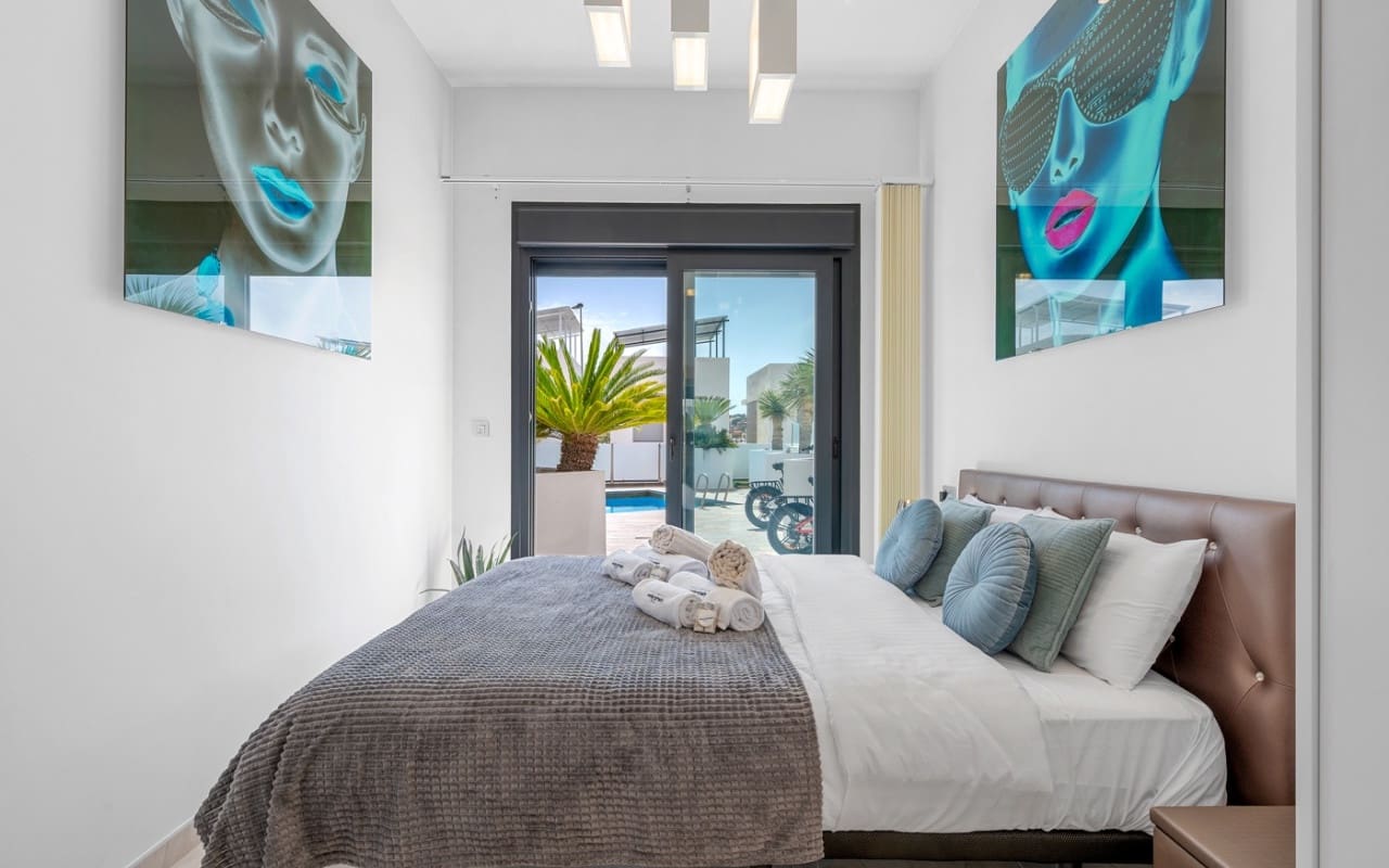 3 quarto Moradia para venda em Villamartin com piscina - 759 000 € (Ref: 9879699)