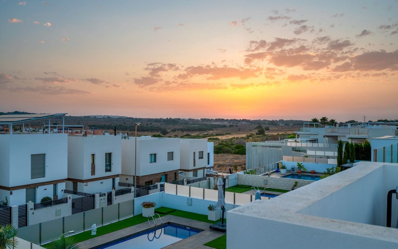 3 quarto Moradia para venda em Villamartin com piscina - 759 000 € (Ref: 9879699)