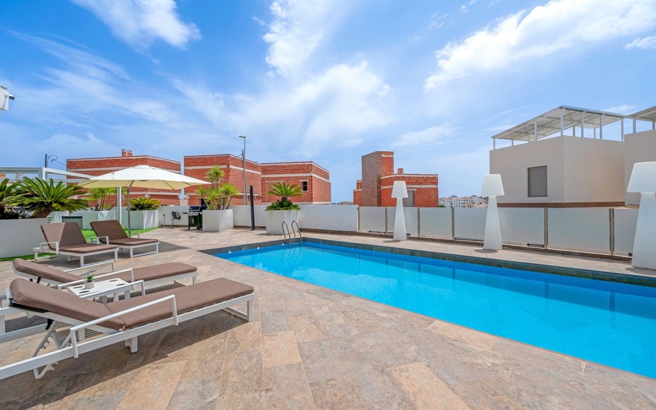 3 quarto Moradia para venda em Villamartin com piscina - 759 000 € (Ref: 9879699)