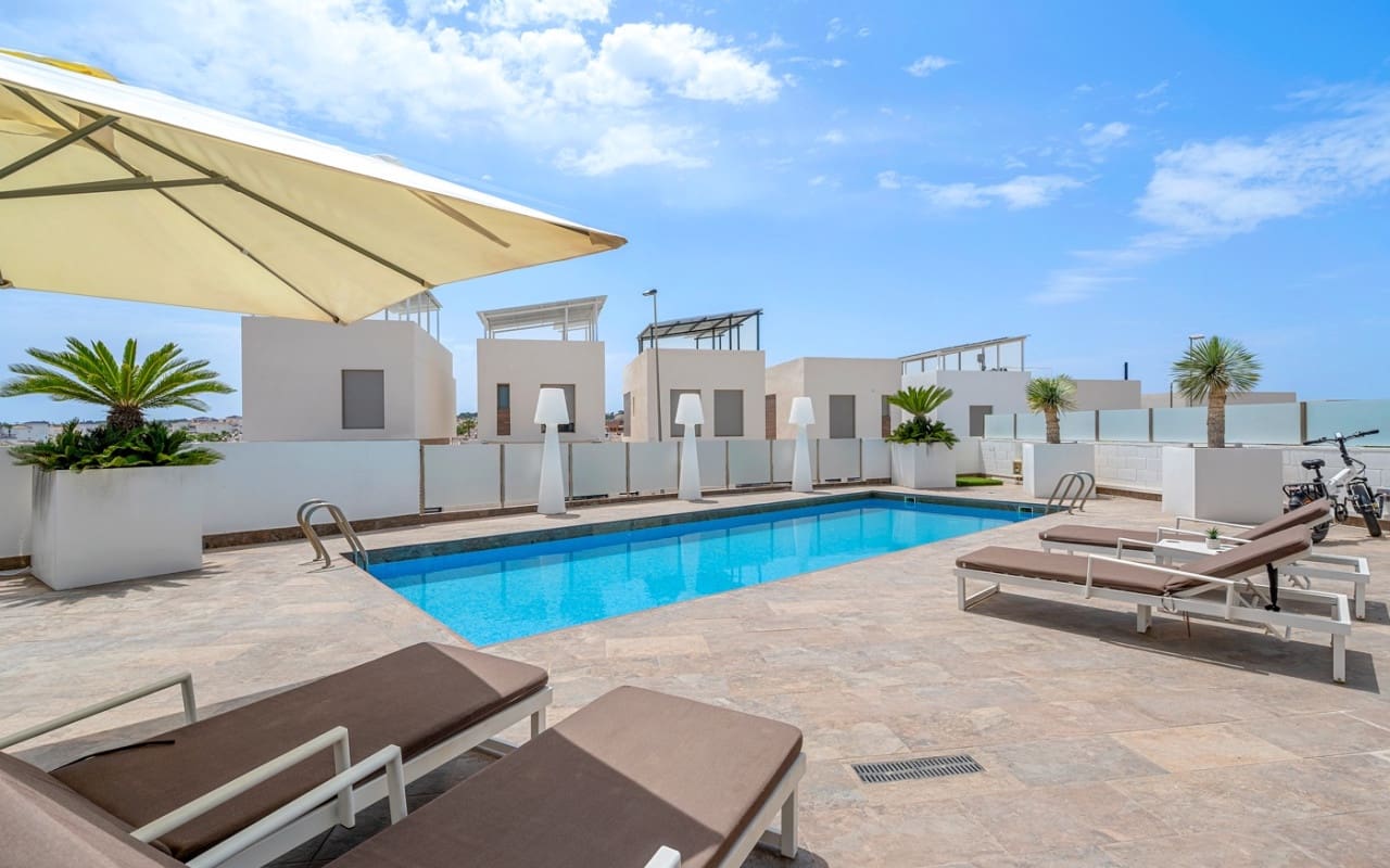 3 quarto Moradia para venda em Villamartin com piscina - 759 000 € (Ref: 9879699)