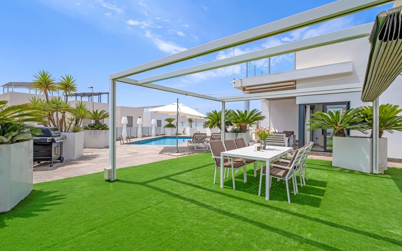 3 quarto Moradia para venda em Villamartin com piscina - 759 000 € (Ref: 9879699)
