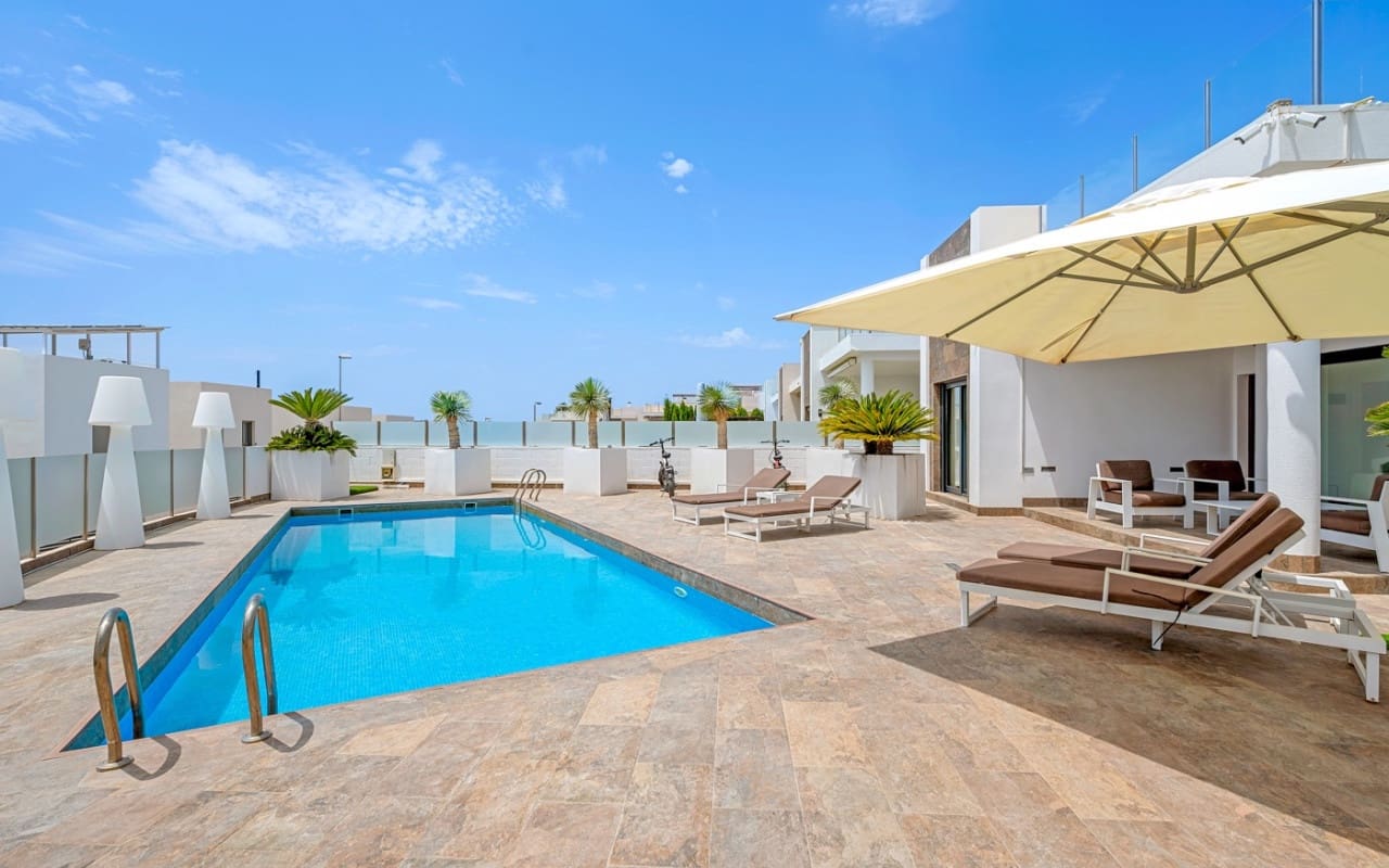 3 quarto Moradia para venda em Villamartin com piscina - 759 000 € (Ref: 9879699)