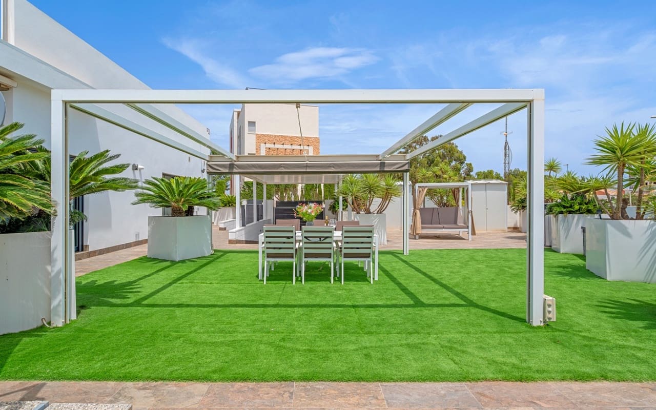 3 quarto Moradia para venda em Villamartin com piscina - 759 000 € (Ref: 9879699)