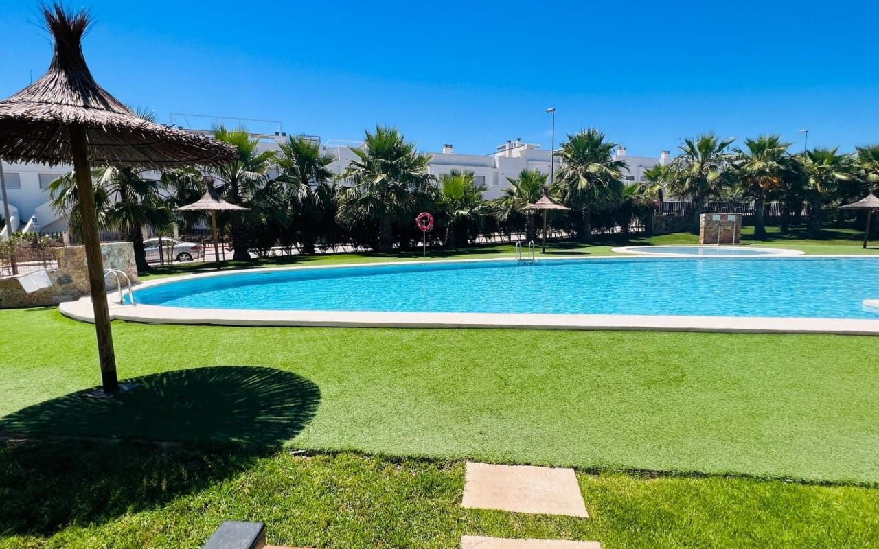 2 soveværelse Lejlighed til salg i Vistabella med swimmingpool - € 249.000 (Ref: 9879703)