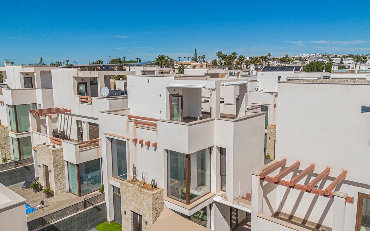 3 camera da letto Villa in vendita in Pueblo Bravo con piscina - 470.000 € (Rif: 9880205)
