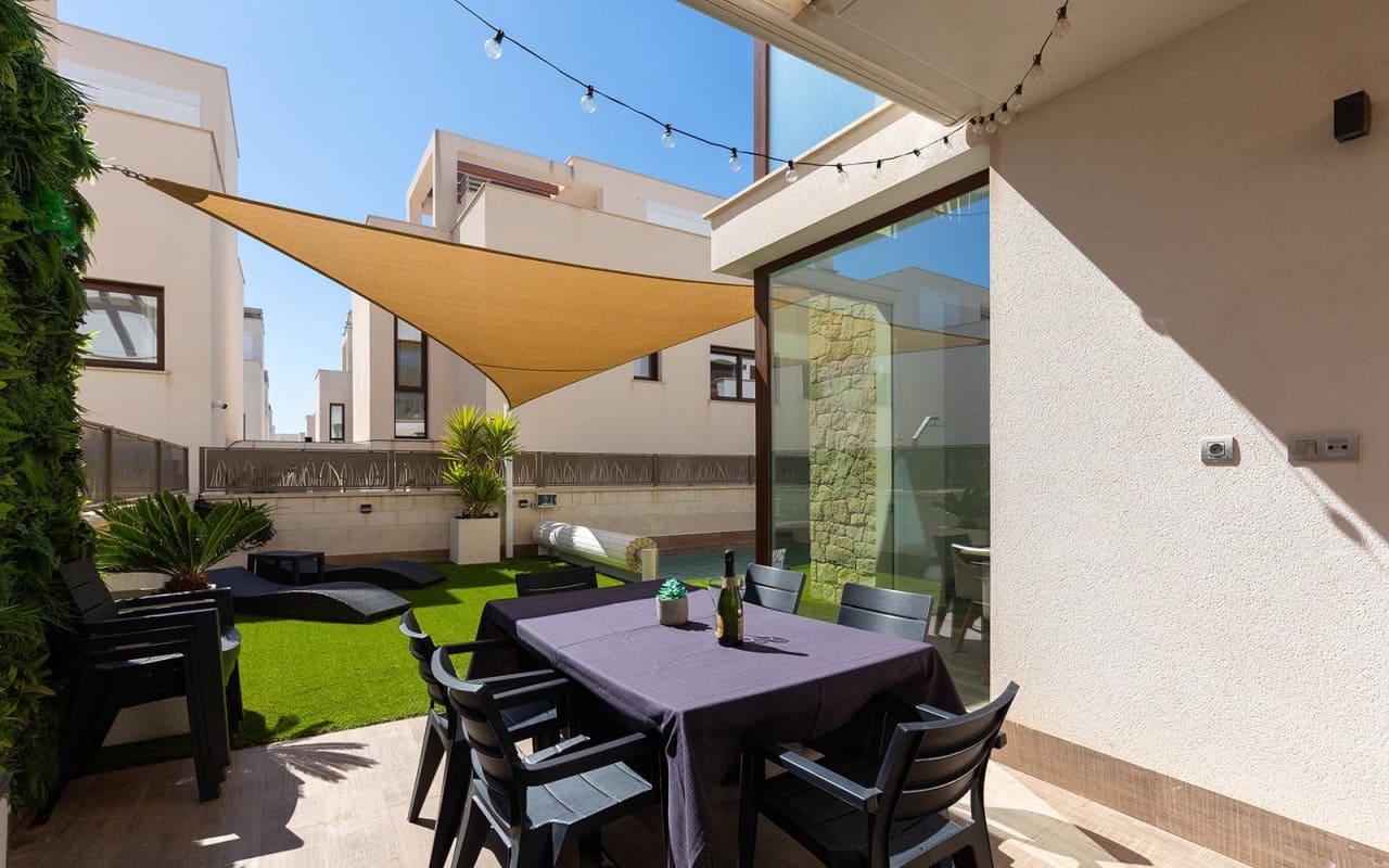 3 camera da letto Villa in vendita in Pueblo Bravo con piscina - 470.000 € (Rif: 9880205)