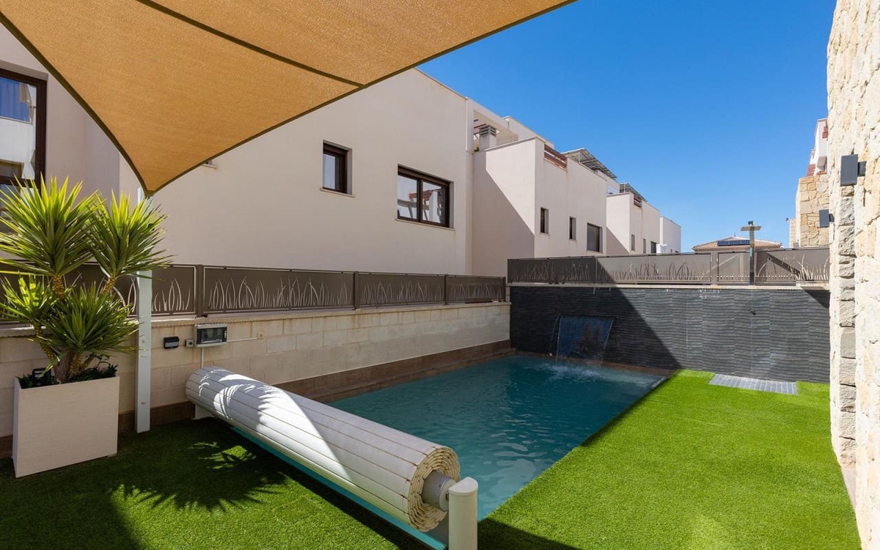 3 camera da letto Villa in vendita in Pueblo Bravo con piscina - 470.000 € (Rif: 9880205)