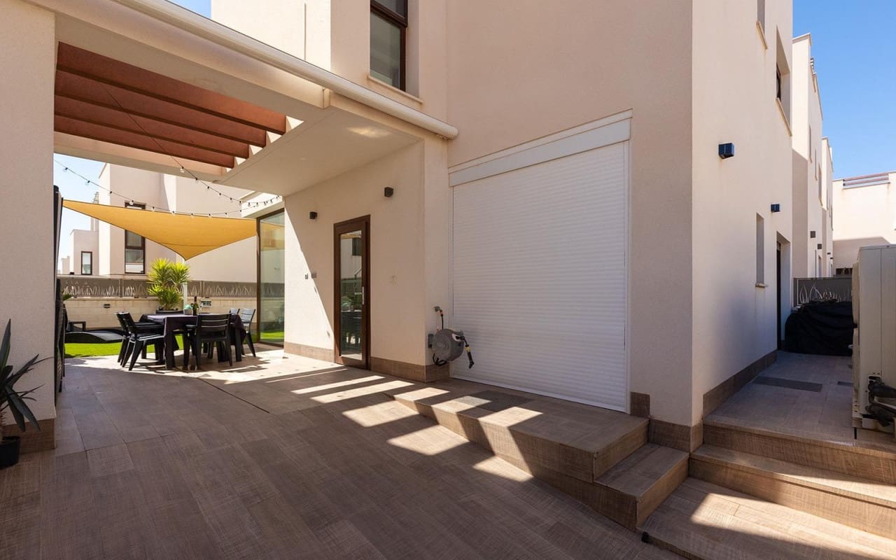 3 camera da letto Villa in vendita in Pueblo Bravo con piscina - 470.000 € (Rif: 9880205)
