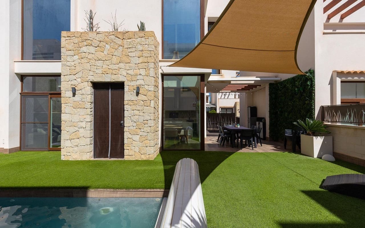 3 camera da letto Villa in vendita in Pueblo Bravo con piscina - 470.000 € (Rif: 9880205)