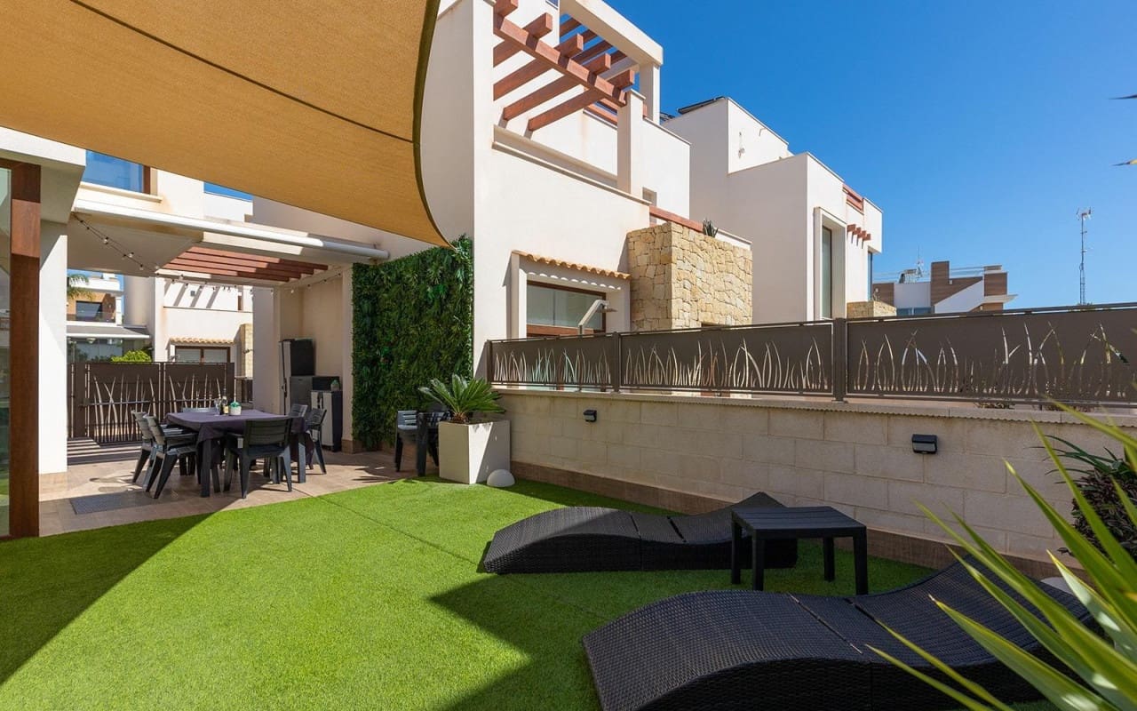 3 camera da letto Villa in vendita in Pueblo Bravo con piscina - 470.000 € (Rif: 9880205)