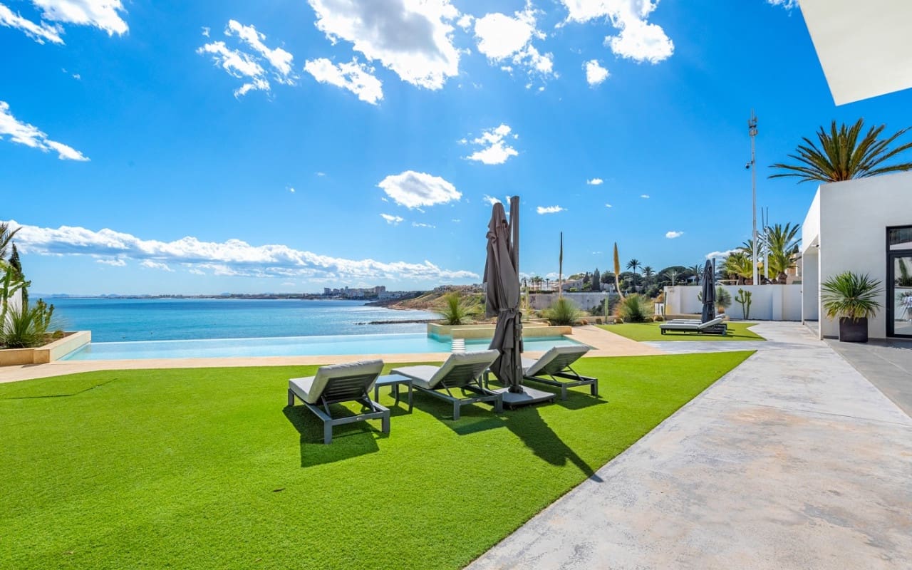 6 camera da letto Villa in vendita in Cabo Roig con piscina - 4.750.000 € (Rif: 9880206)