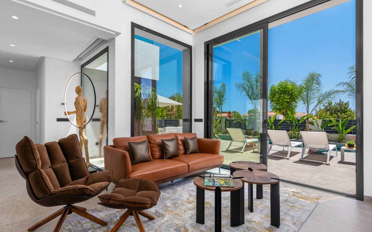 4 bedroom Villa for sale in El Campello with pool - € 1,390,000 (Ref: 9880208)