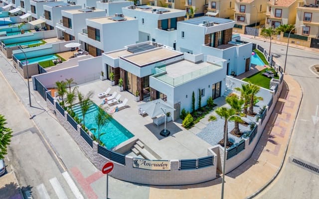 4 bedroom Villa for sale in El Campello with pool - € 1,390,000 (Ref: 9880208)