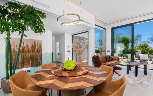 4 bedroom Villa for sale in El Campello with pool - € 1,390,000 (Ref: 9880208)