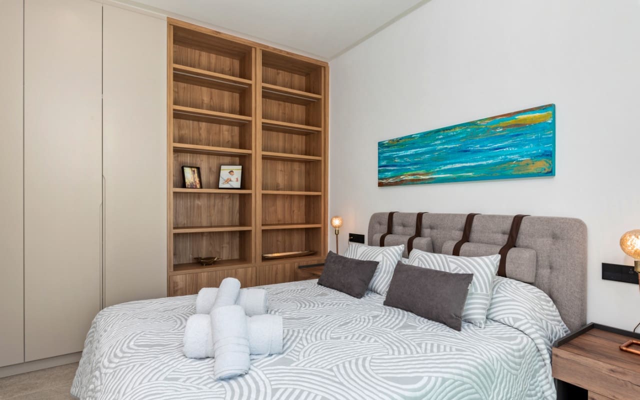 4 bedroom Villa for sale in El Campello with pool - € 1,390,000 (Ref: 9880208)