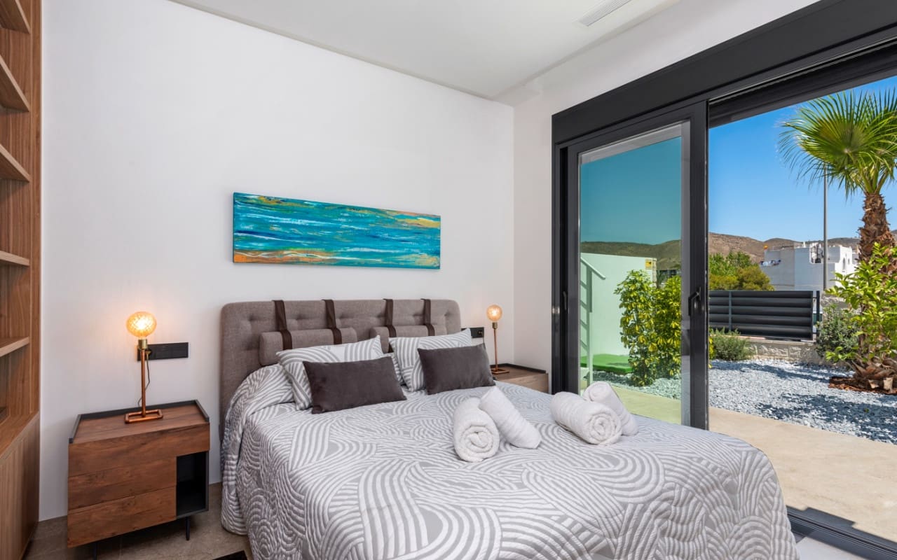 4 bedroom Villa for sale in El Campello with pool - € 1,390,000 (Ref: 9880208)