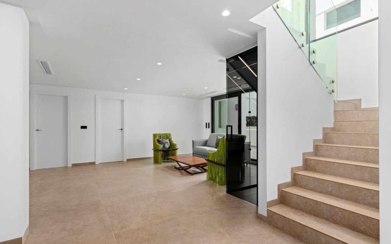 4 bedroom Villa for sale in El Campello with pool - € 1,390,000 (Ref: 9880208)