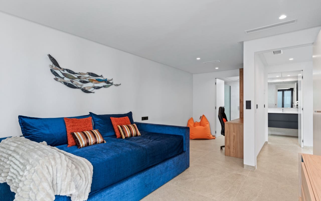 4 bedroom Villa for sale in El Campello with pool - € 1,390,000 (Ref: 9880208)