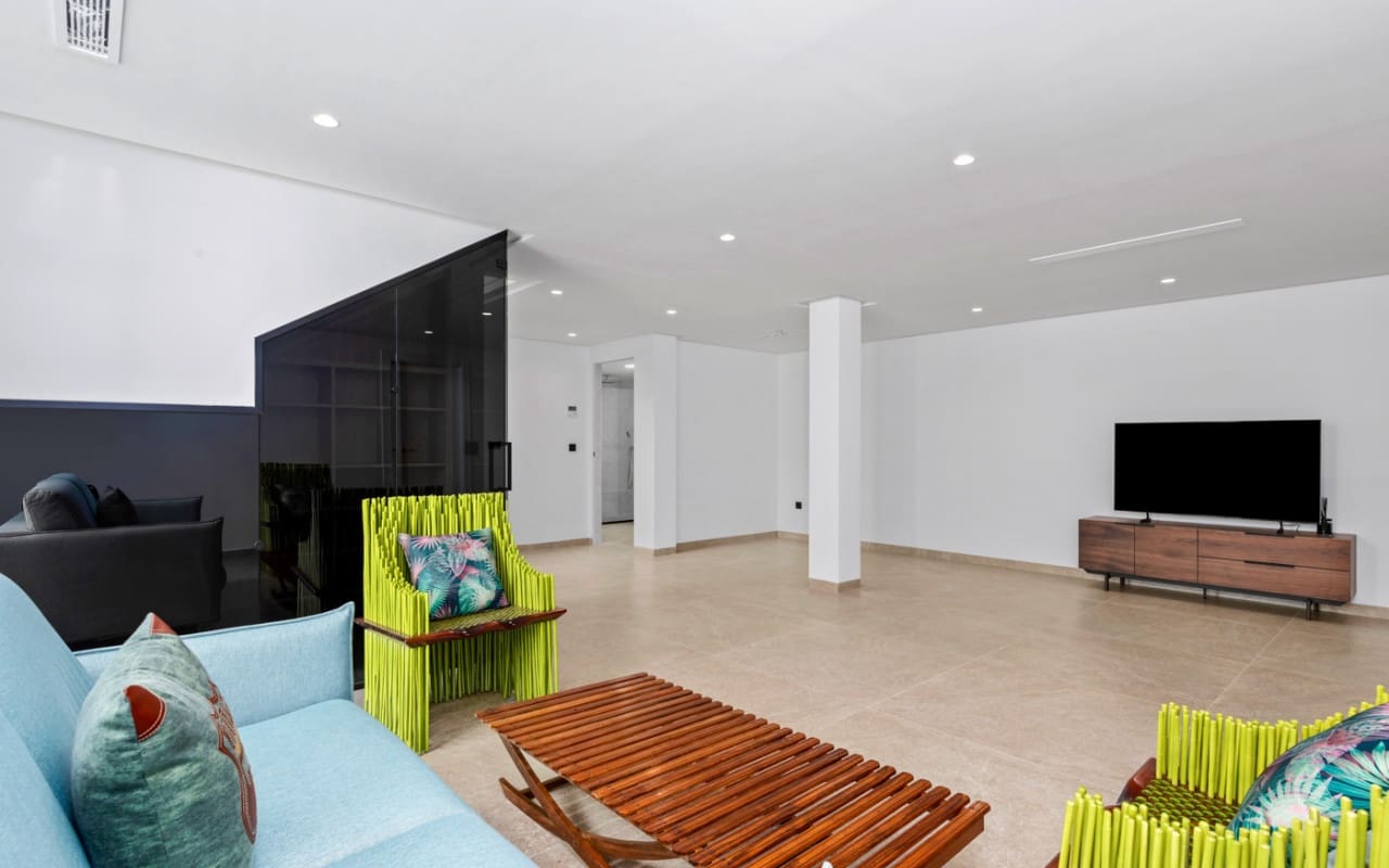 4 bedroom Villa for sale in El Campello with pool - € 1,390,000 (Ref: 9880208)