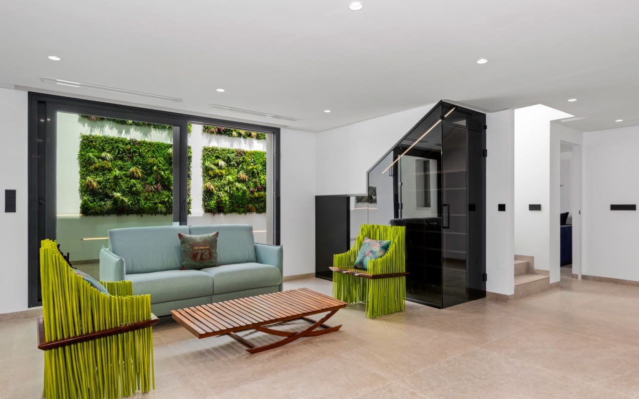 4 bedroom Villa for sale in El Campello with pool - € 1,390,000 (Ref: 9880208)