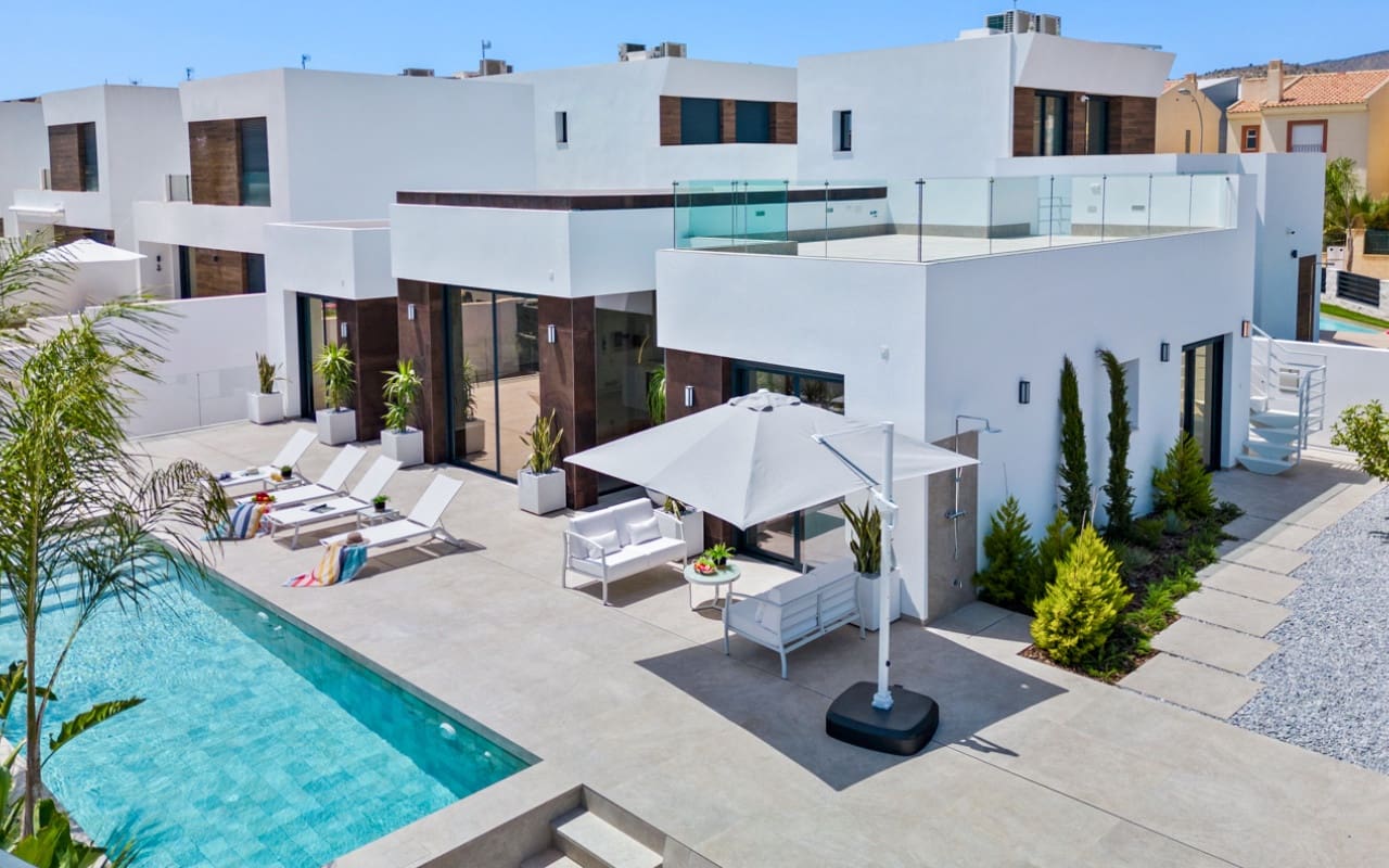 4 bedroom Villa for sale in El Campello with pool - € 1,390,000 (Ref: 9880208)