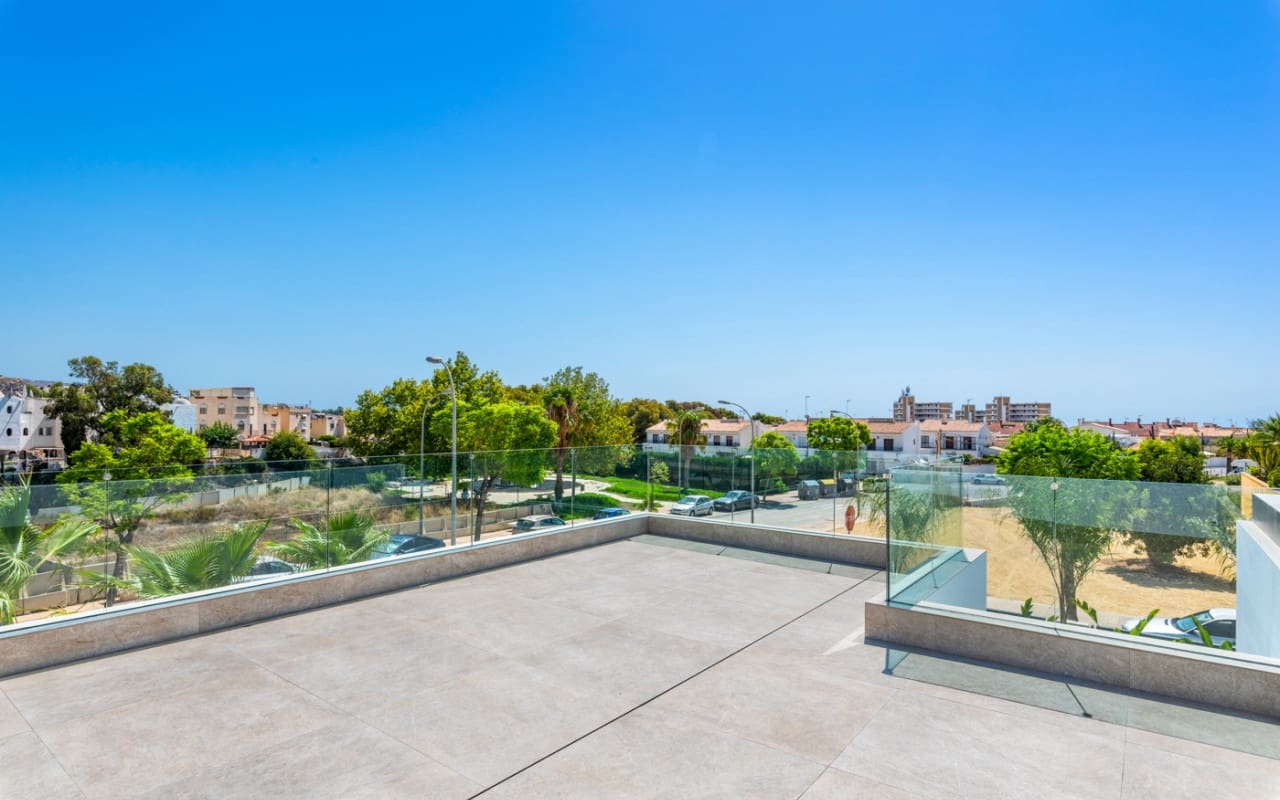 4 bedroom Villa for sale in El Campello with pool - € 1,390,000 (Ref: 9880208)