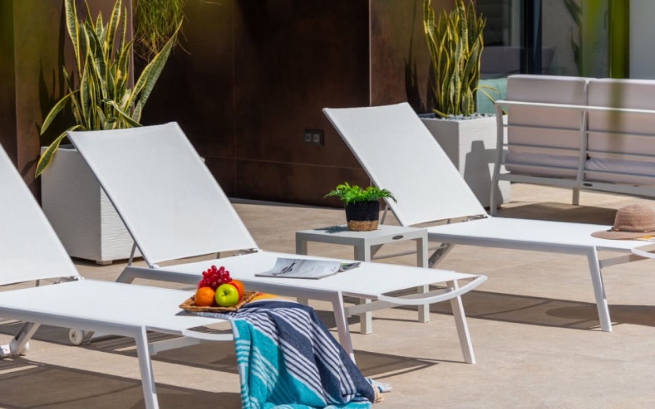 4 bedroom Villa for sale in El Campello with pool - € 1,390,000 (Ref: 9880208)