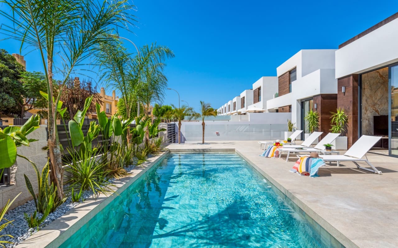 4 bedroom Villa for sale in El Campello with pool - € 1,390,000 (Ref: 9880208)