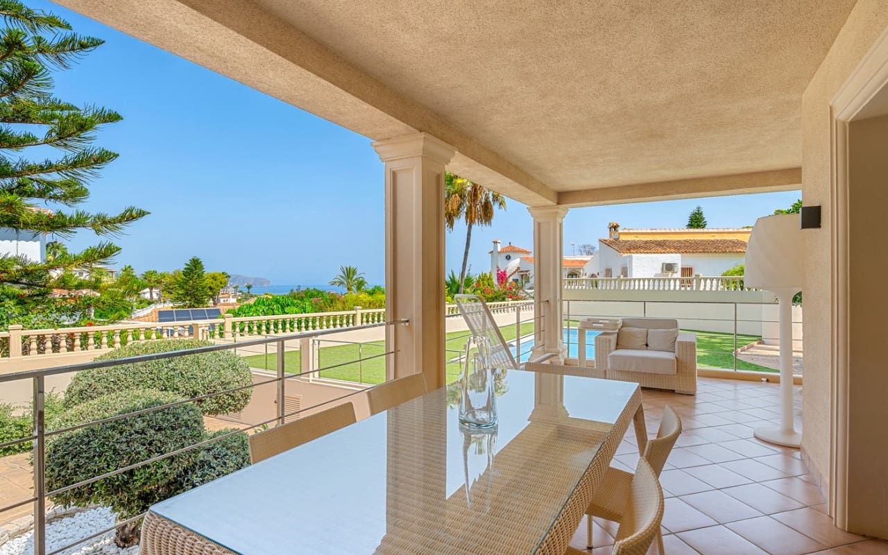 5 bedroom Villa for sale in Benissa with pool - € 1,690,000 (Ref: 9880209)
