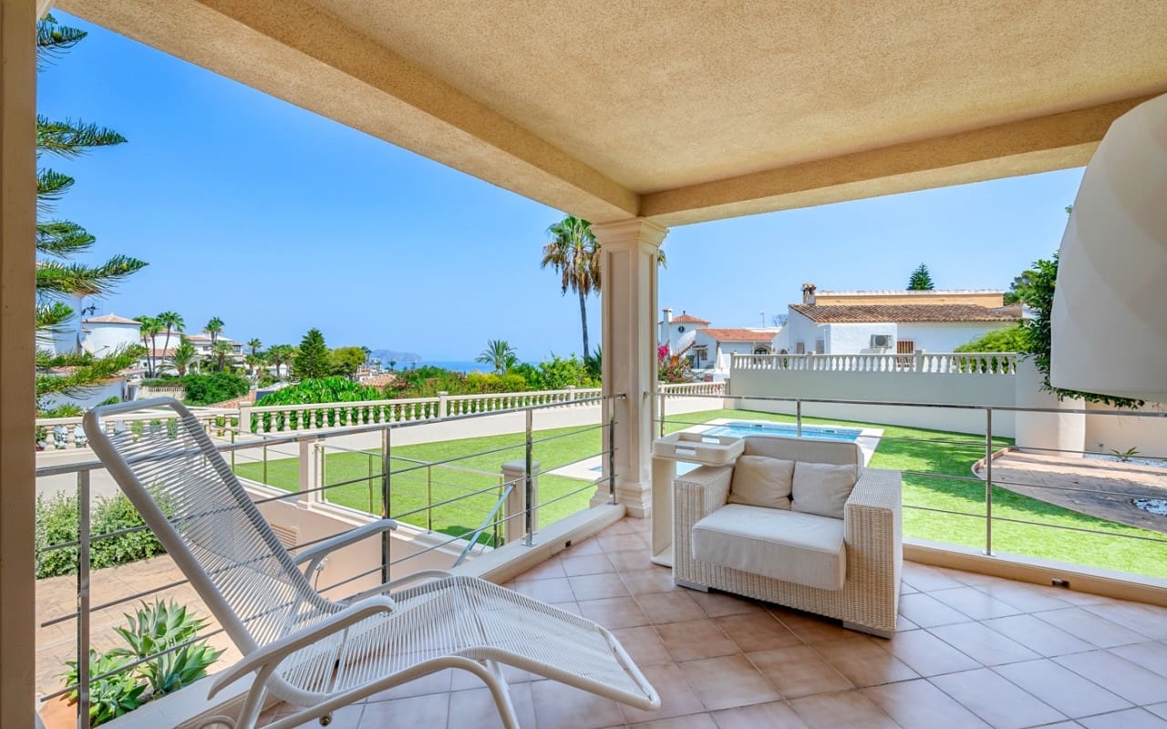 5 bedroom Villa for sale in Benissa with pool - € 1,690,000 (Ref: 9880209)